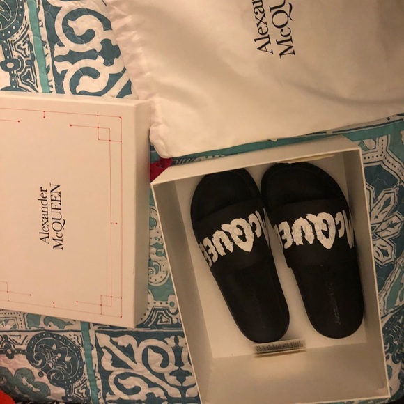 Alexander McQueen men size 8 slide which is a woman’s size 10 - Picture 2 of 3